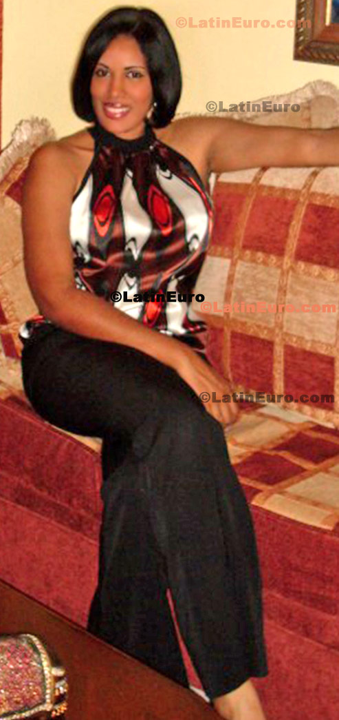 Date this funny Dominican Republic girl Elizabeth from Santo Domingo N-1027