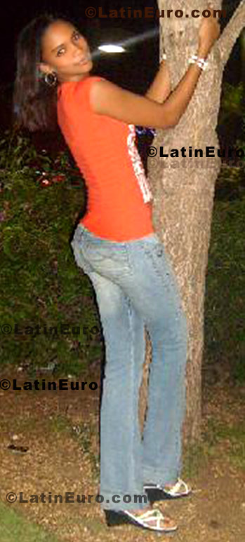 Date this funny Dominican Republic girl Andreina from Santo Domingo N-1049