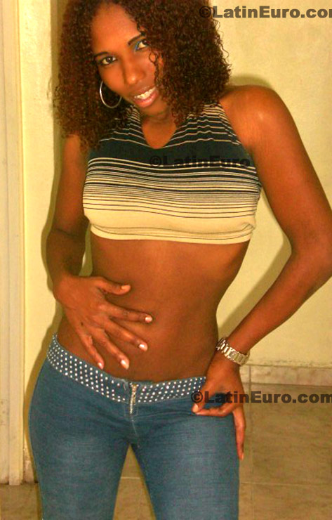 Date this cute Dominican Republic girl Yessenia from Santo Domingo N-1098