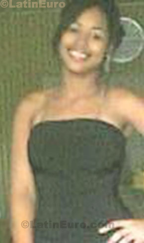 Date this sensual Dominican Republic girl Dissi from Santo Domingo N-1100