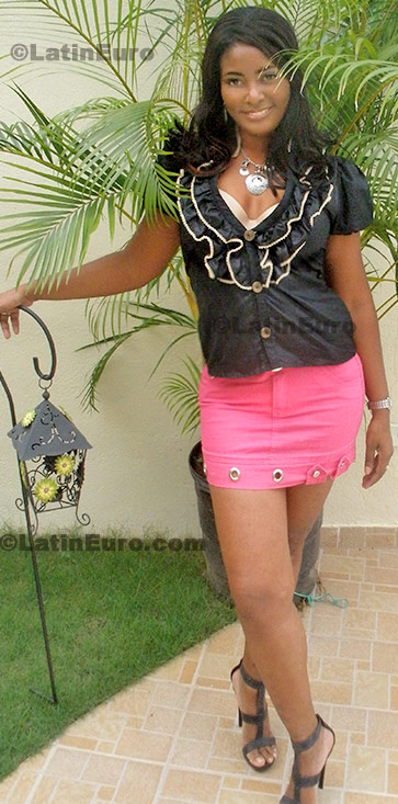 Date this tall Dominican Republic girl Kenia from Santo Domingo N-1258