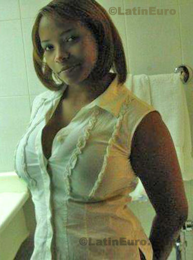 Date this attractive Dominican Republic girl Cynthia from Santo Domingo Este N-1350