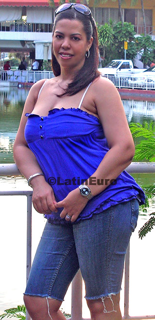 Date this stunning Dominican Republic girl Merly from Santo Domingo N-1352