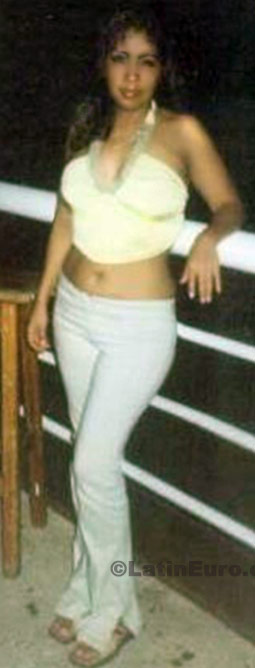 Date this athletic Mexico girl Cecilia from Mexico City N-1360