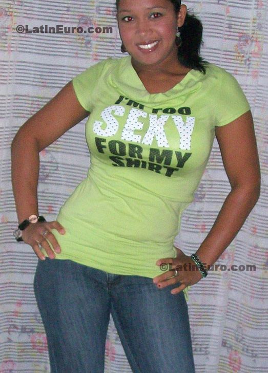 Date this happy Dominican Republic girl Griselda from Cabrera N-1362
