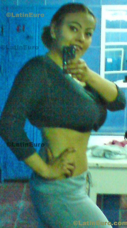 Date this gorgeous Mexico girl Selene from Mexico City N-1368
