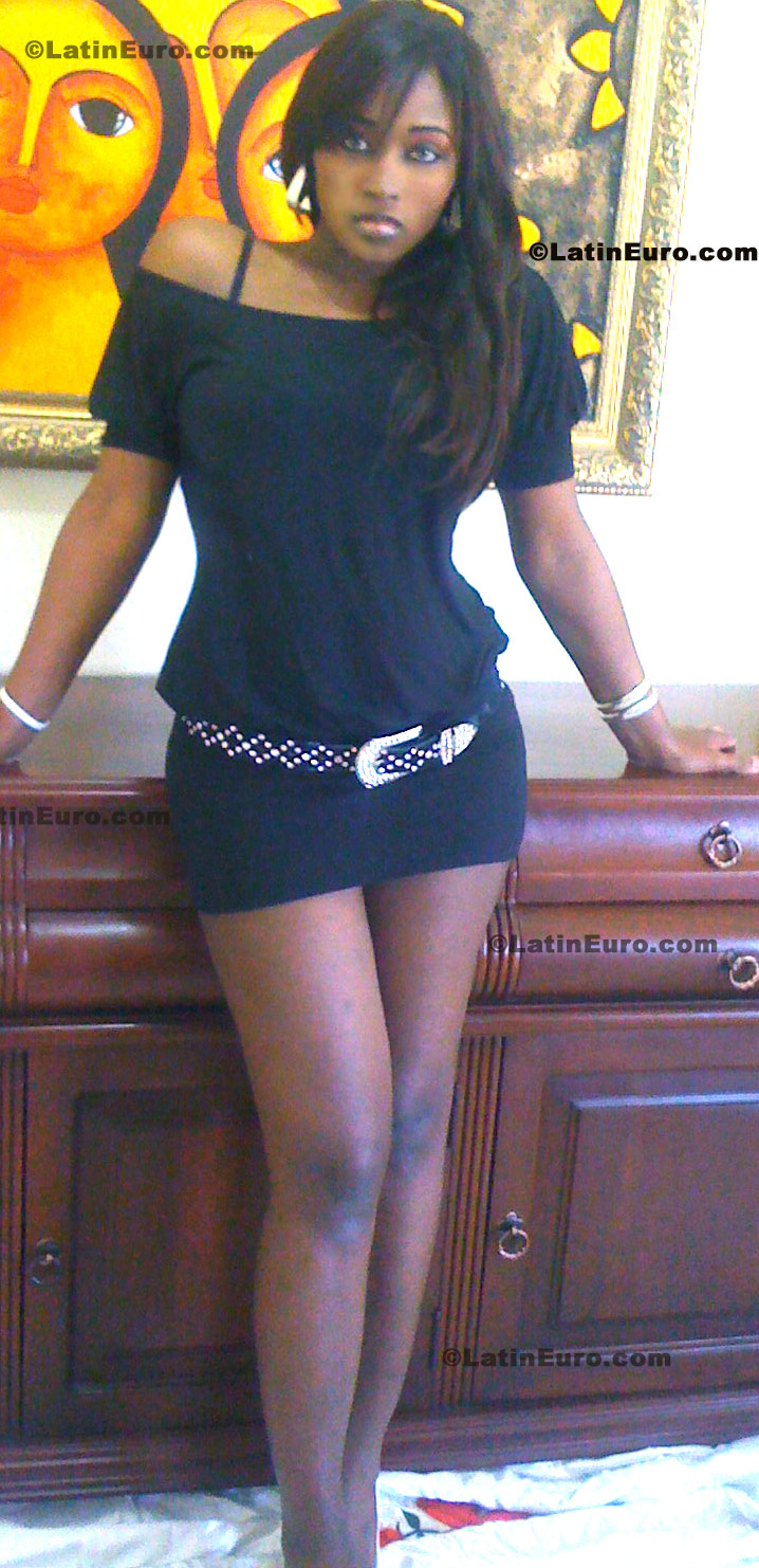 Date this sensual Dominican Republic girl Johanna from Santo Domingo N-1380