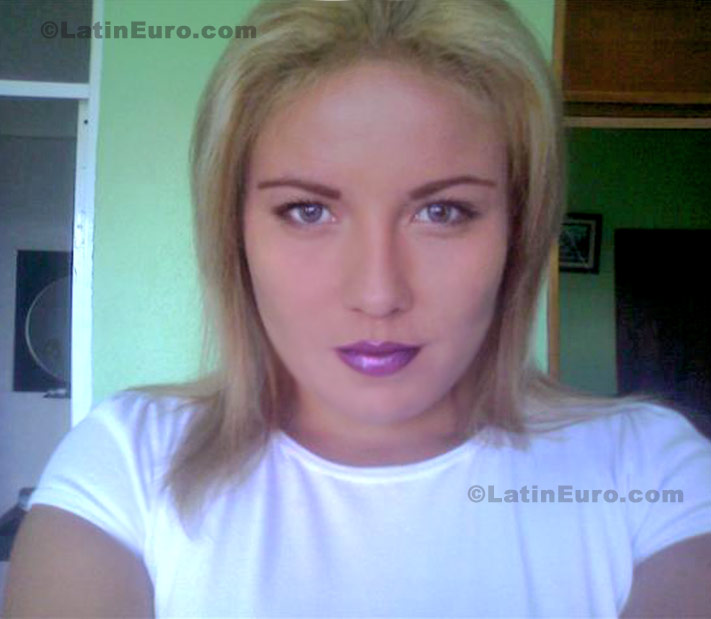 Date this foxy Mexico girl Adriana from Tequisquiapan N-1385