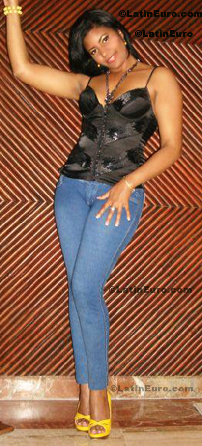 Date this fun Dominican Republic girl Dahiana from La Vega N-1391