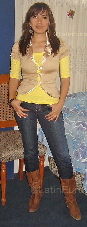 Date this nice looking Peru girl Ela from Chimbote N-1438