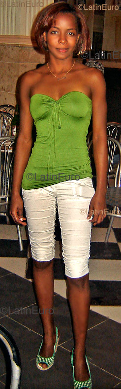 Date this pretty Dominican Republic girl Ana from Santo Domingo N-147