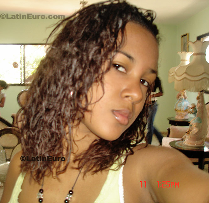 Date this pretty Dominican Republic girl Yrina from San Cristobal N-1470