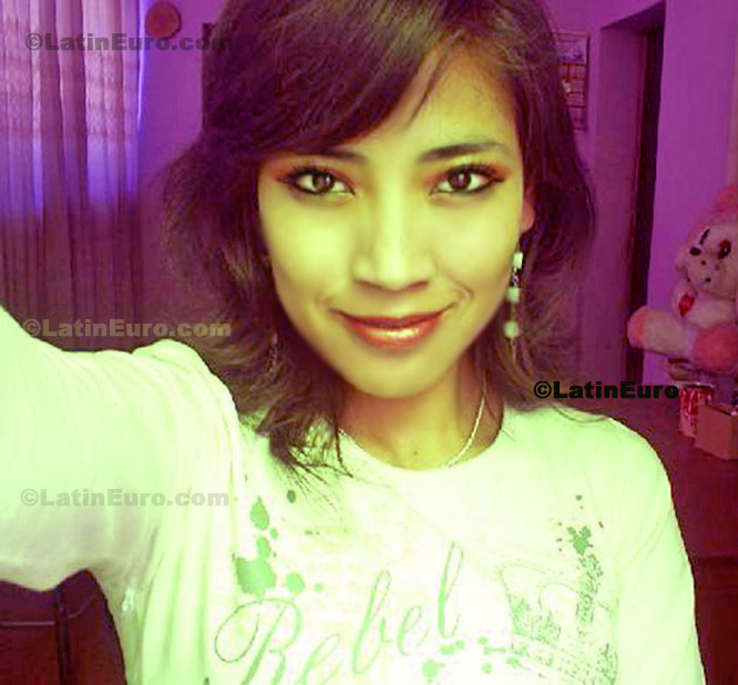 Date this sultry Peru girl Flor- from Arequipa N-1480