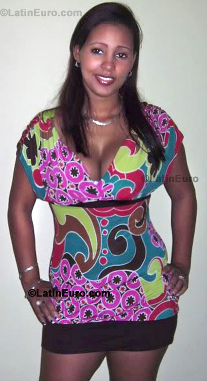 Date this nice looking Dominican Republic girl Dianela- from Santo Domingo N-1507