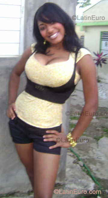 Date this sensual Dominican Republic girl Yohanna from  N-1513