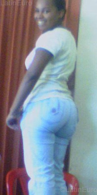 Date this funny Dominican Republic girl Nieves from Santiago N-1524