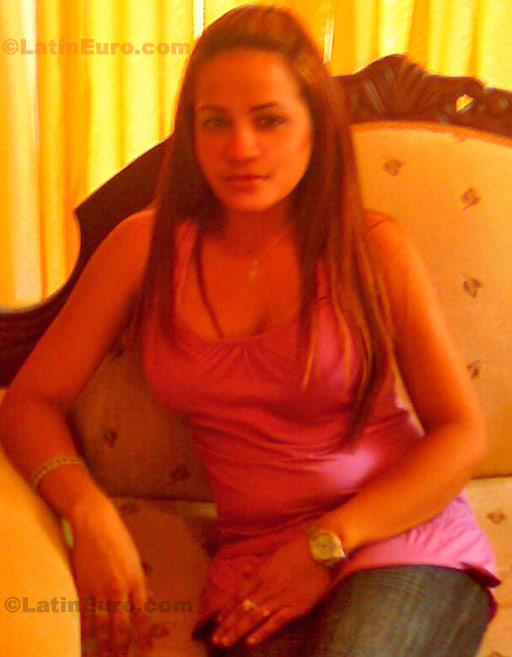 Date this athletic Dominican Republic girl Yenny from Santiago N-1534