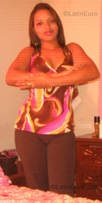 Date this happy Dominican Republic girl Perla- from Santo Domingo N-1541