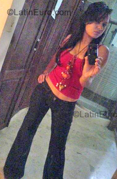 Date this nice looking Dominican Republic girl Awilda from Santiago N-1652