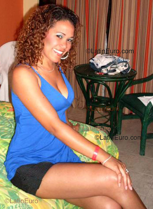 Date this voluptuous Dominican Republic girl Nicauris from San Cristobal N-202