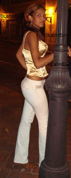 Date this athletic Dominican Republic girl Damari from Santo Domingo N-32
