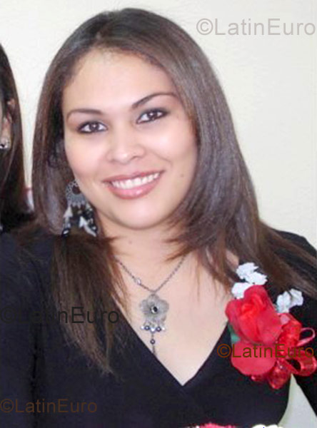 Date this sultry Honduras girl Nancy from Tegucigalpa N-324