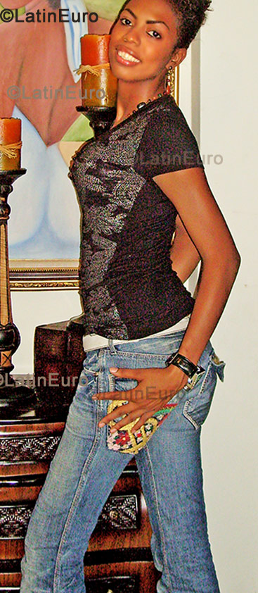 Date this stunning Dominican Republic girl Kinberlin from La Vega N-394
