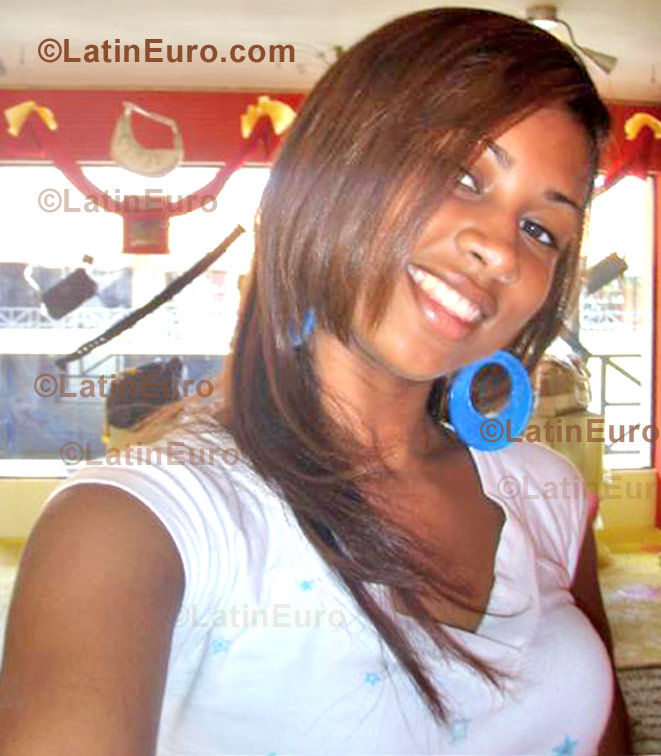 Date this happy Dominican Republic girl Dahiana from San Cristobal N-415