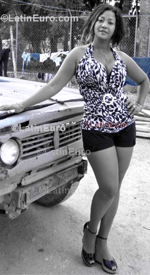 Date this georgeous Dominican Republic girl Marcela from Santiago N-420