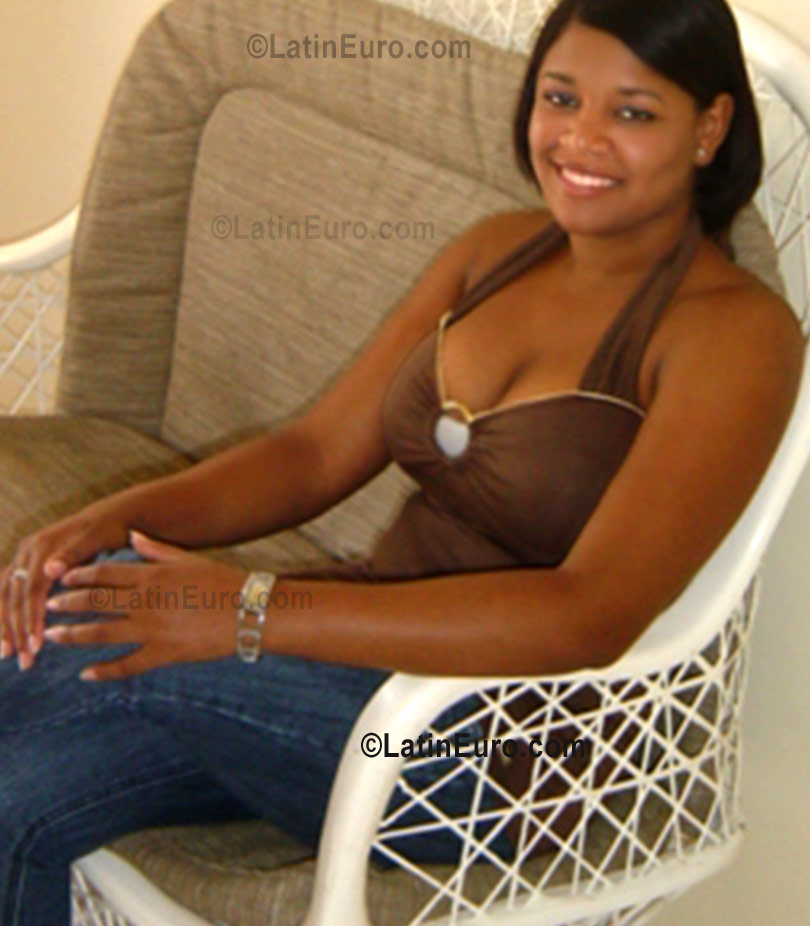 Date this foxy Dominican Republic girl Berenice from  N-523