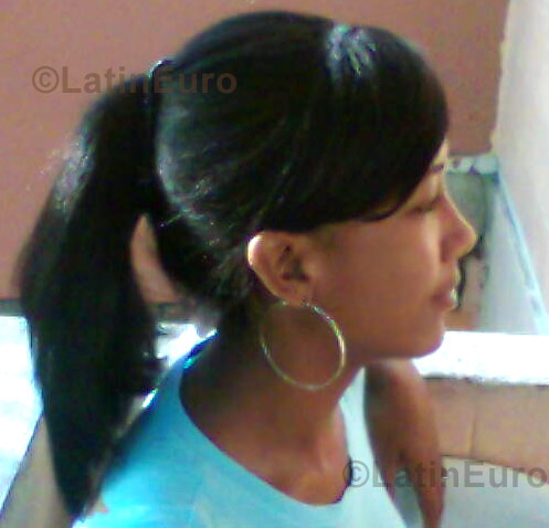 Date this sensual Dominican Republic girl Rhina from Santo Domingo N-611