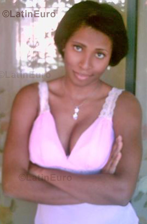Date this exotic Dominican Republic girl Olmigue from Santo Domingo N-627