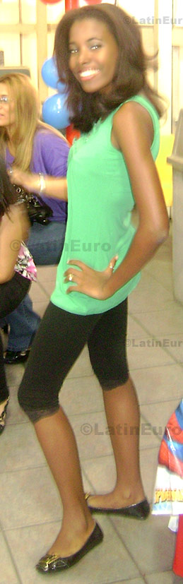 Date this beautiful Dominican Republic girl Jenniffer from Santo Domingo N-676