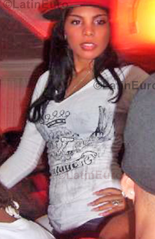 Date this attractive Dominican Republic girl Raquel from Santo Domingo N-683