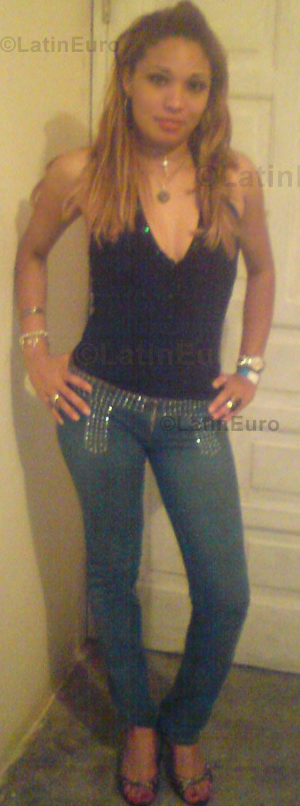 Date this nice looking Dominican Republic girl Ramona from Santo Domingo N-700