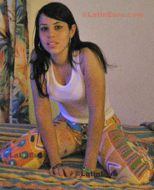 Date this gorgeous Dominican Republic girl Verenisse- from Santiago N-769