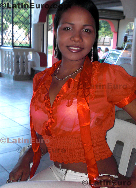 Date this georgeous Dominican Republic girl Fifa from Juan Dolio N-874
