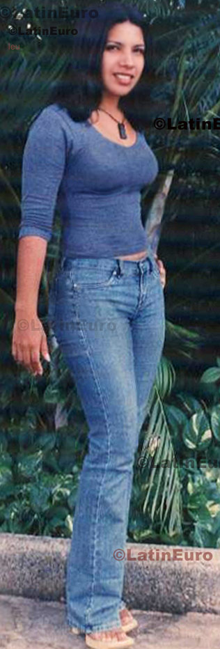 Date this happy Honduras girl Denise from Comayagua N-875