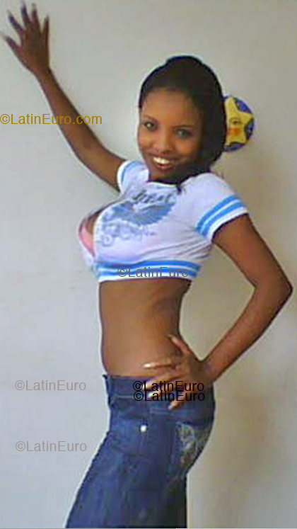 Date this exotic Dominican Republic girl Quisary from San Cristobal N-89