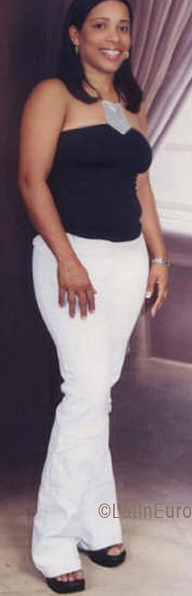 Date this nice looking Dominican Republic girl Yudelkis from  N1162