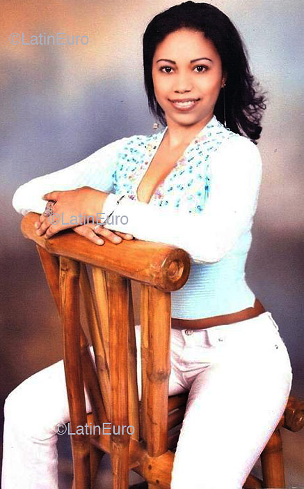 Date this gorgeous Dominican Republic girl Madelin from Santiago N1217