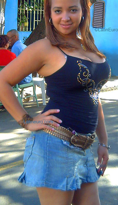 Date this hot Dominican Republic girl Danelkis from Santiago N1227