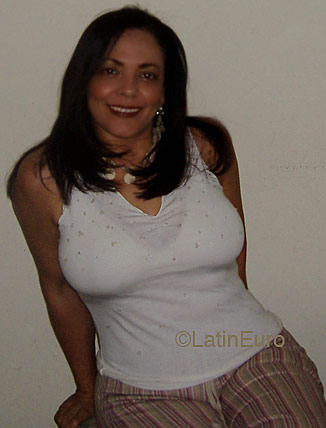 Date this voluptuous Dominican Republic girl Luz from Santo Domingo N1264