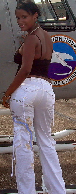 Date this athletic Dominican Republic girl Elizabeth from Santo Dominigo N1317