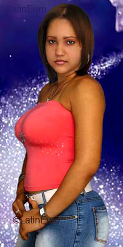 Date this good-looking Dominican Republic girl Anyelina from Las Guazuma N1328
