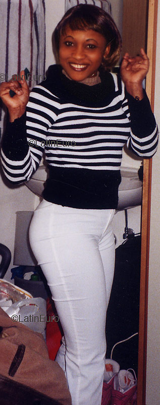 Date this athletic France girl Marie from  N1332