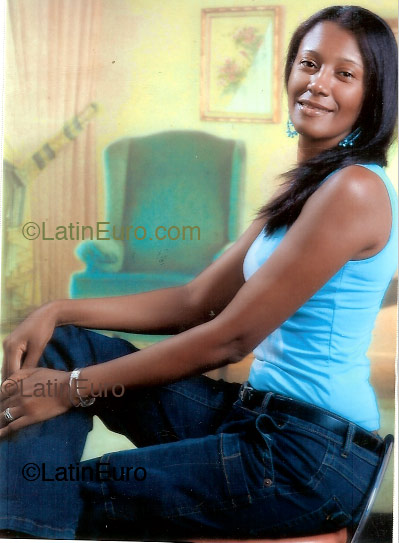 Date this happy Dominican Republic girl Maria from Santo Domingo N135