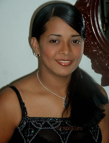 Date this attractive Dominican Republic girl Rasinis from Santo Domingo N1369