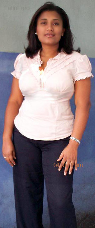 Date this hot Dominican Republic girl Ana from Santo Domingo N1373