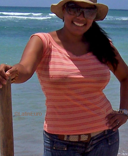 Date this hard body Dominican Republic girl Cesarina from Santo domingo N1391